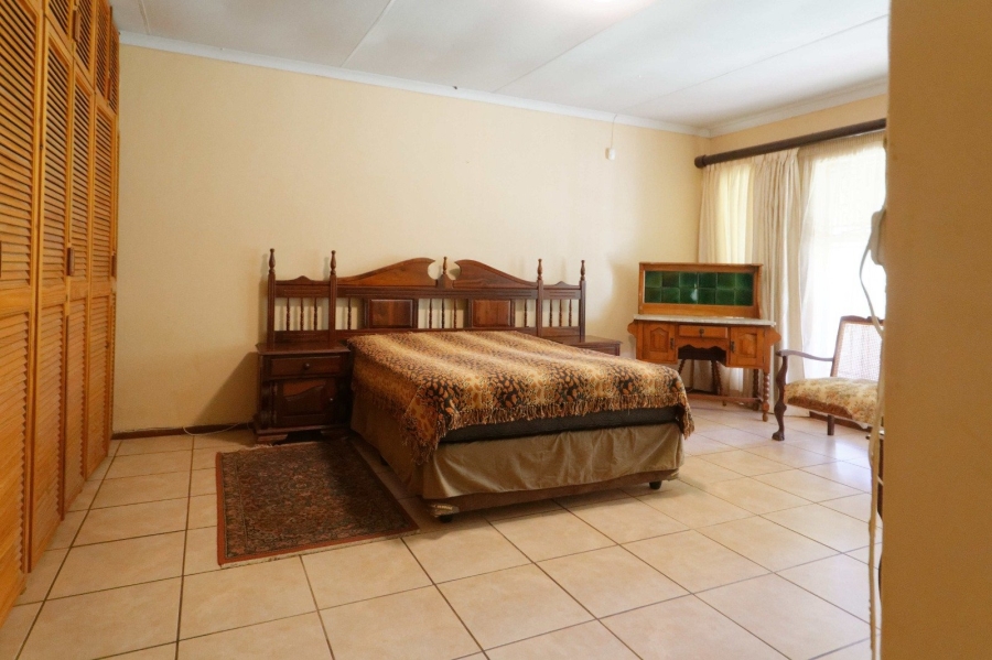 5 Bedroom Property for Sale in Wilkoppies North West